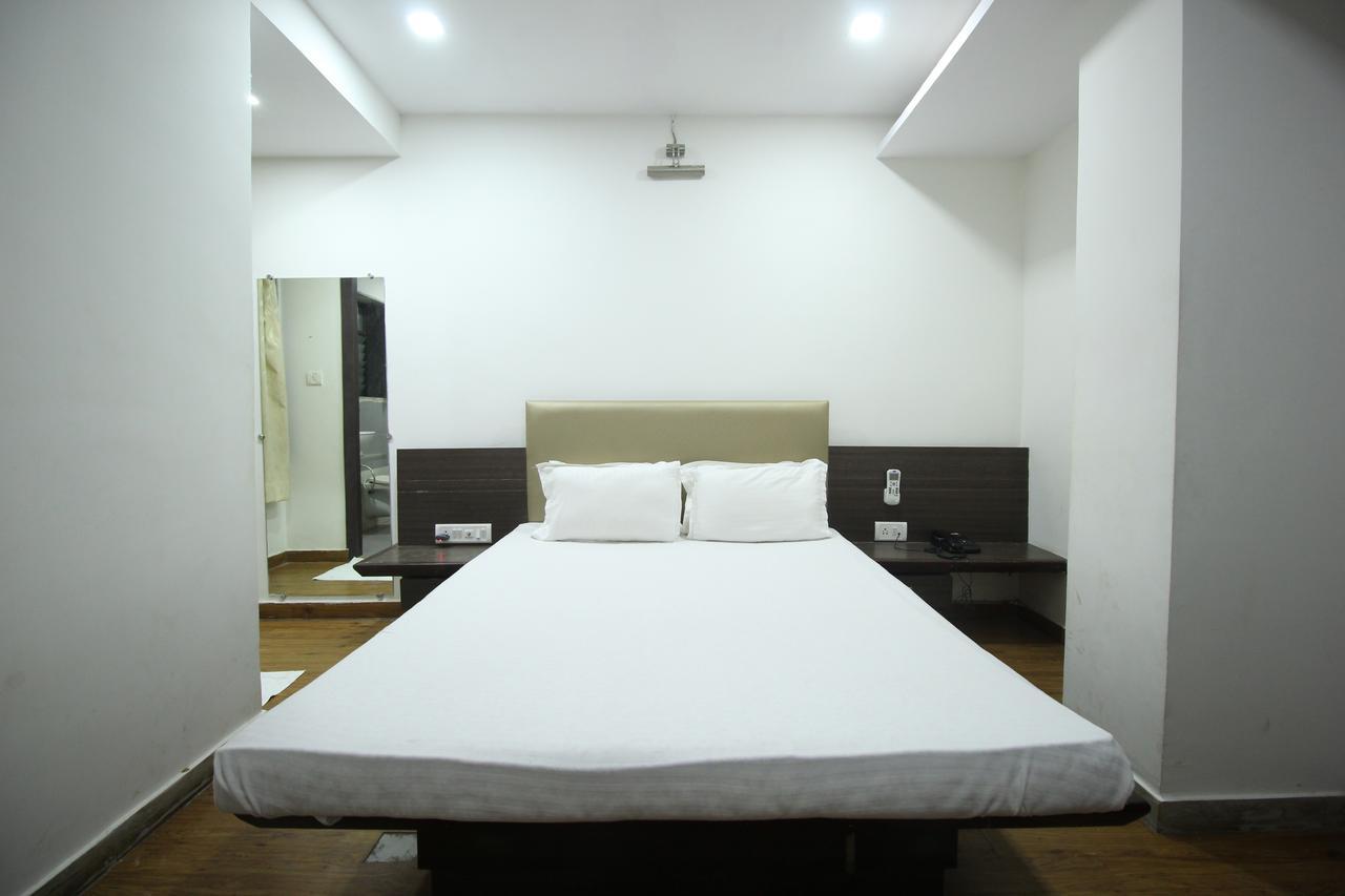 New Rajdhani Hotel Vadódara Exteriér fotografie
