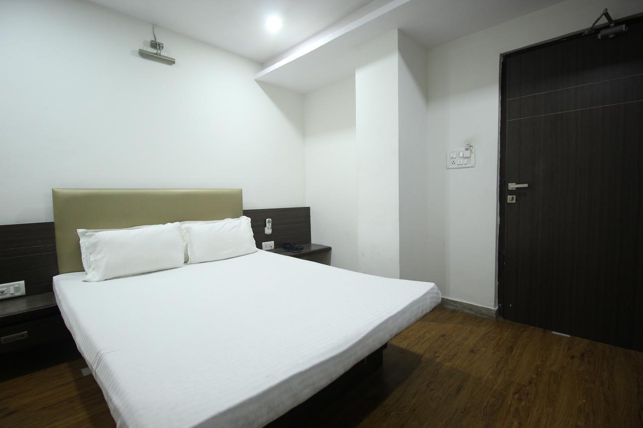 New Rajdhani Hotel Vadódara Exteriér fotografie
